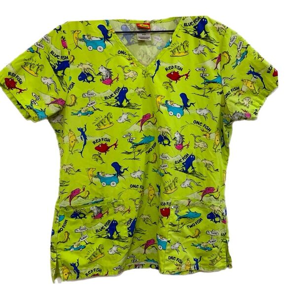 DR. SEUSS Scrub Top Womens Small Green One Fish Two Fish Red Fish 🐟  Blue Fish. - Picture 1 of 8